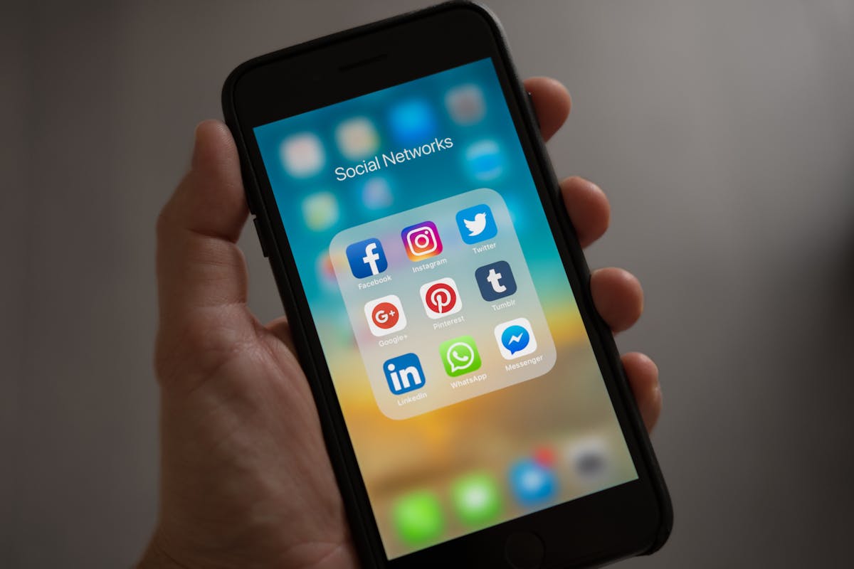 IPTV na iPhone Polska 2026 – oglądaj polskie kanały na telefonie